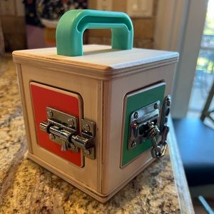 Lovevery Lockbox - Realist playkit